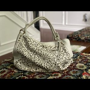 Beautiful Isabella Fiore Handbag ~ Great detail